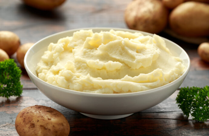 Piureul de cartofi este mult mai cremos și mai gustos dacă adaugi un ingredient simplu Piureul de cartofi este mult mai cremos și mai gustos dacă adaugi un ingredient simplu