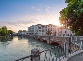 Top cinci destinații pentru city-breakuri și vacanțe, preferate de români an de an Top cinci destinații pentru city-breakuri și vacanțe, preferate de români an de an