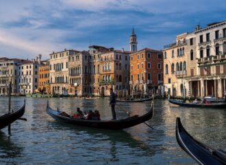 Veneția reintroduce taxa pentru turiști: cine plătește și cât costă accesul în oraș