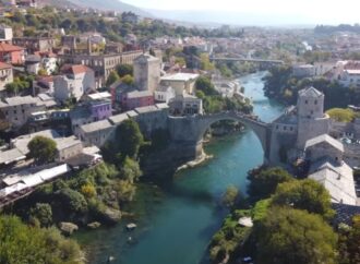 Orașul european care pare desprins dintr-un basm: frumusețea clădirilor istorice și a podului medieval uimește turiștii Orașul european care pare desprins dintr-un basm: frumusețea clădirilor istorice și a podului medieval uimește turiștii