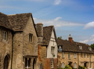 Evadare în trecut: satul englez unde timpul s-a oprit în loc. A servit drept platou de filmare pentru Harry Potter