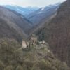 Castelul din Carpați, redescoperit pe un traseu spectaculos. Misterele cetății Colț, părăsită de secole la poalele Retezatului