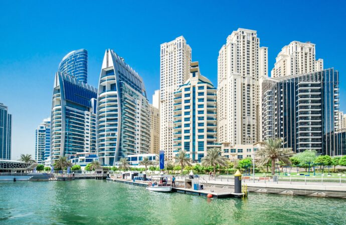 Dubai, orașul luxului, surprins într-o liniște neobișnuită. Hoteluri goale și reduceri de până la 70% după anulările masive de vacanțe