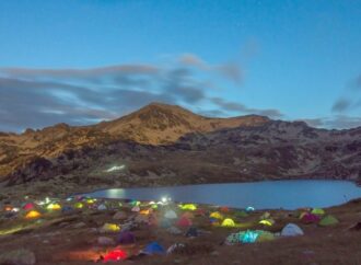 Vacanțele cu cortul în natură cuceresc Europa. Cum a apărut și cum s-a stins moda campingului în România