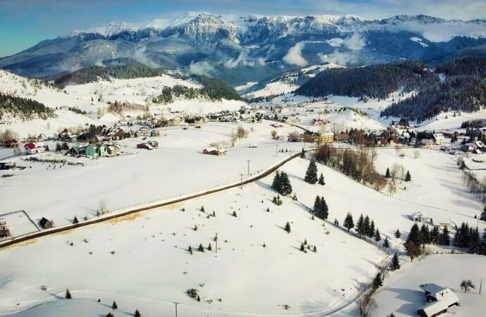 Satele din România ridicate deasupra norilor. Povestea celor mai „înalte” așezări arhaice, căutate de turiști