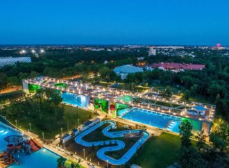 Mega-vacanțe la apă, aproape de casă – Aqua parkurile de vis de la vecinii noștri, accesibile pentru orice familie din România