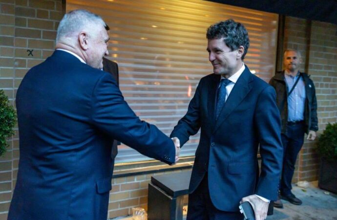 România își consolidează relația strategică cu SUA. Nicușor Dan, dialog la New York cu foști ambasadori americani România își consolidează relația strategică cu SUA. Nicușor Dan, dialog la New York cu foști ambasadori americani